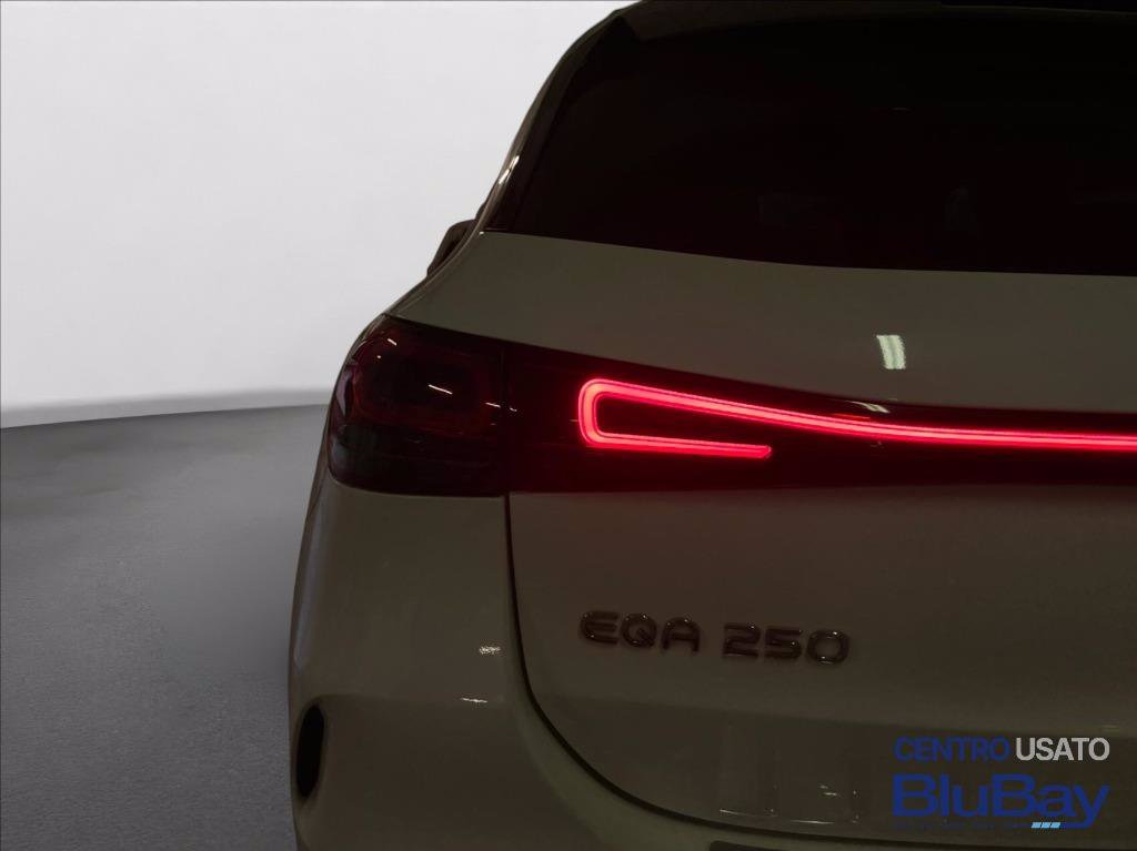 MERCEDES EQA 250 Premium Plus