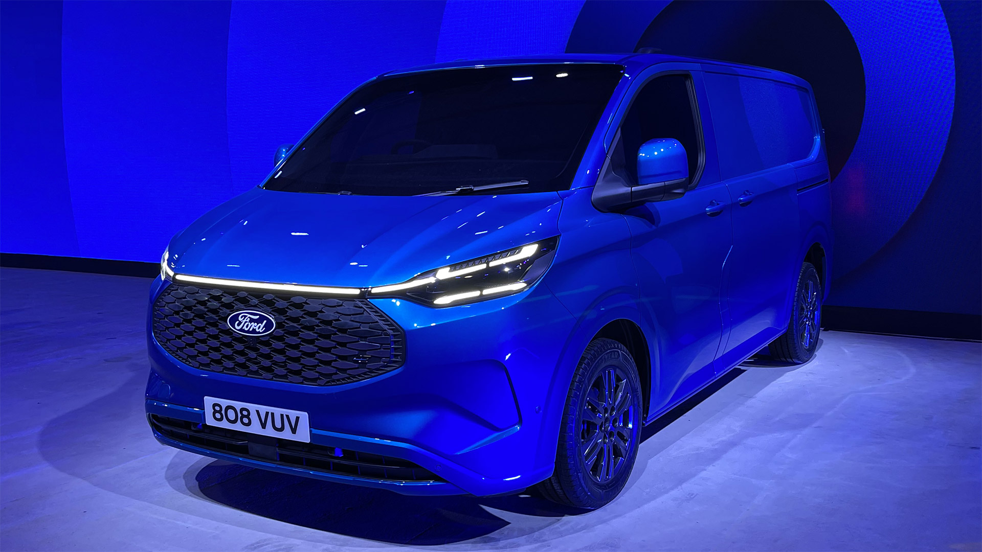 Nuovo Ford Transit Custom Un Veicolo Commerciale Per L'impresa Moderna